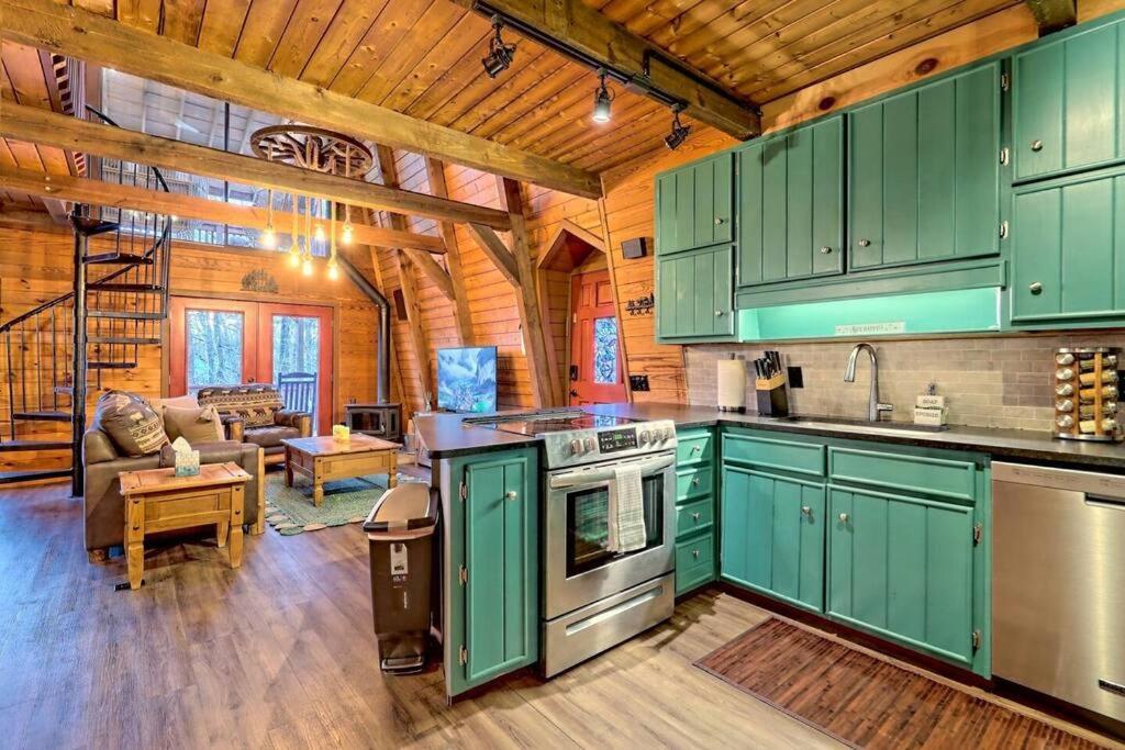 Near Downtown Helen - Hottub, Sauna, Game Room, Fire Pit Exterior photo